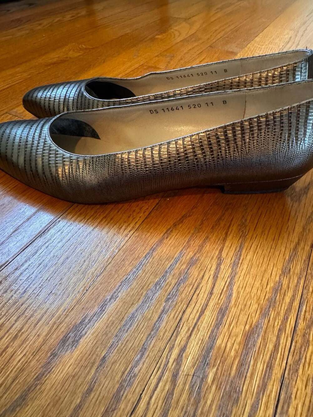 Salvatore Ferragamo Metallic Lizard Embossed Leather Low Heel Size 11 B - Picture 4 of 7